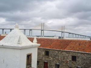 Bild von der Festung Natals. Im HIntergrund die Brücke der Küstenstraße