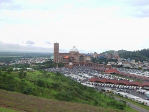 Blick auf den Wallfahrtsort Aparecida