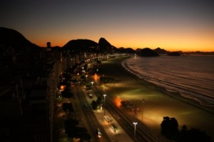 © tokamuwi / pixelio.de Abendstimmung an der Copacabana