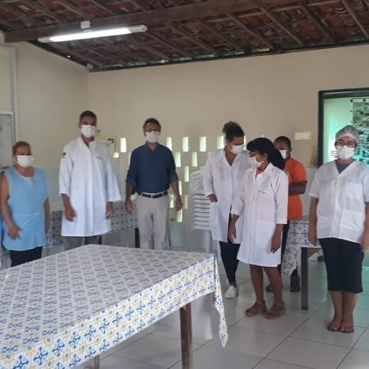 Auch hier tragen die Angestellten nun Schutzmasken © Espaco Solidario / Centro Sózio